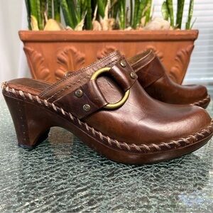 Frye "Charlotte" Leather Heeled Clogs Size 8 W